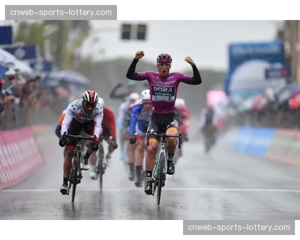 E3经典赛:阿斯格林突围获胜,为快步车队赢得赛季首场世巡赛胜利